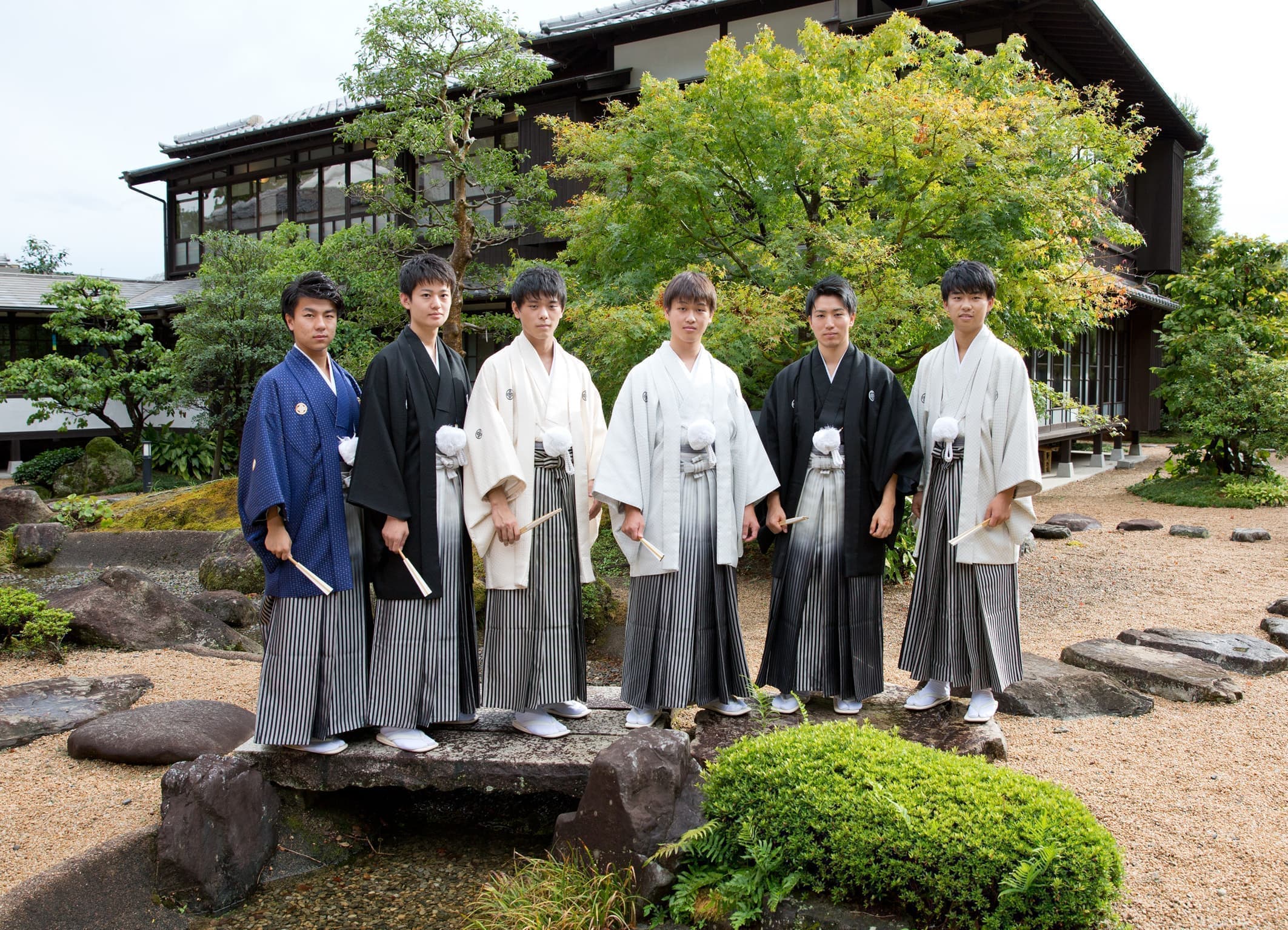 袴姿の6人男性