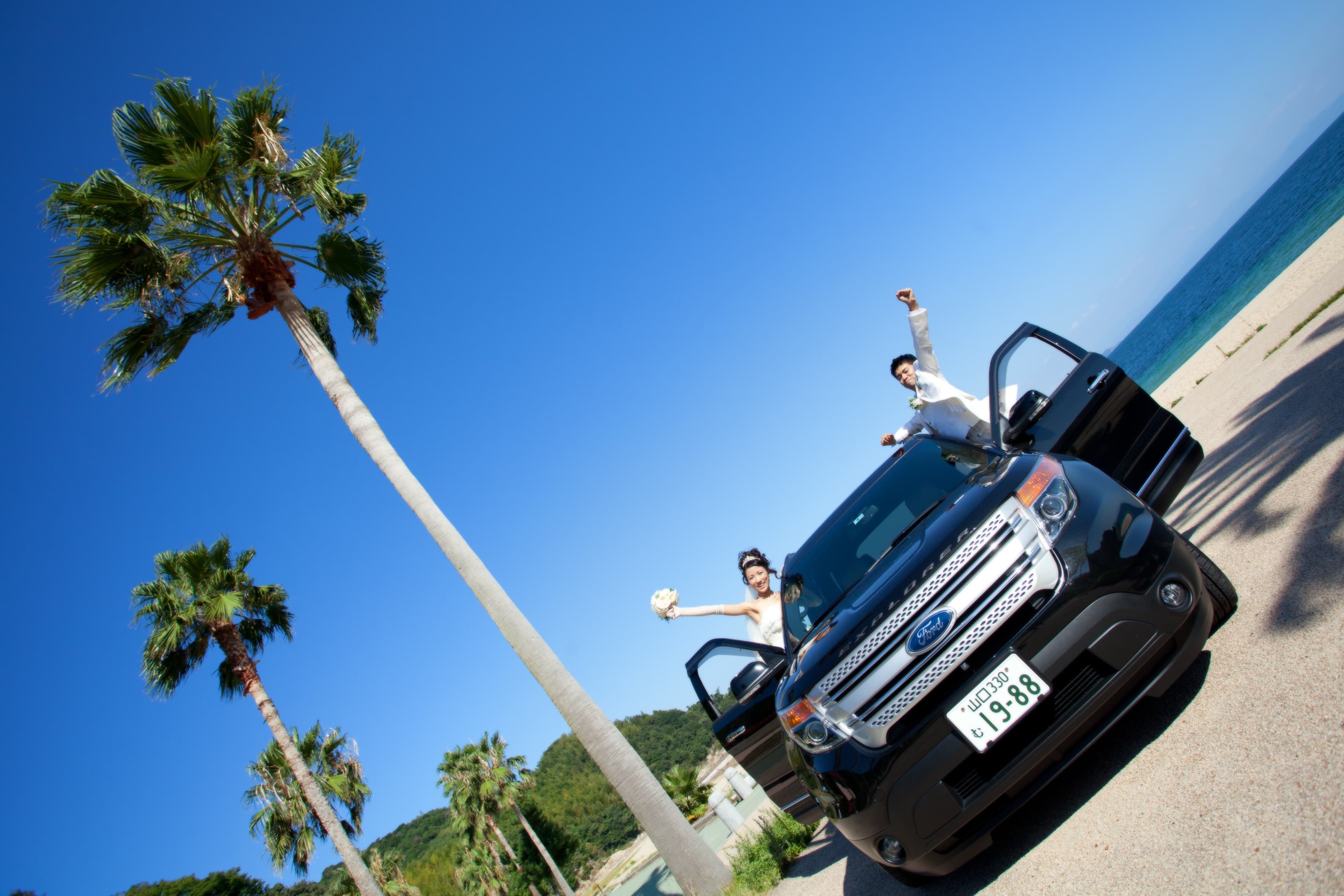 愛車で結婚式写真