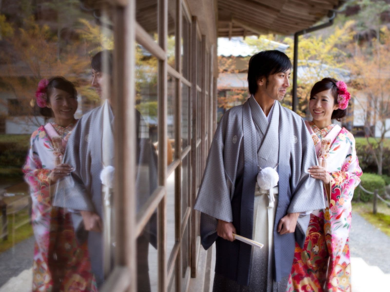 色打掛の新郎新婦