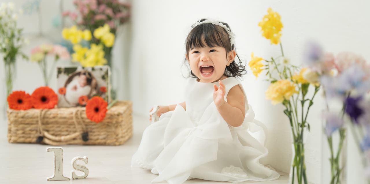 女の子の1歳誕生日の画像